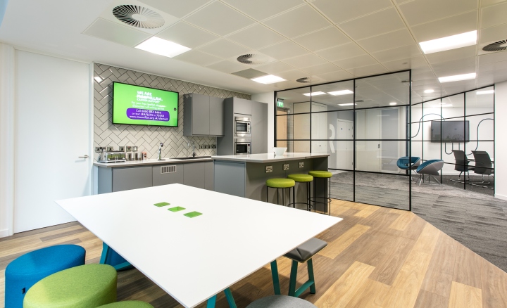 開放式互動(dòng)型辦公室裝修效果圖